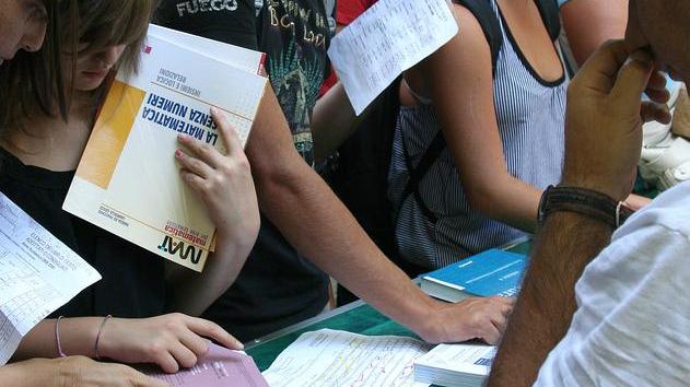 Libri di testo troppo cari una classe su cinque sfora il tetto
