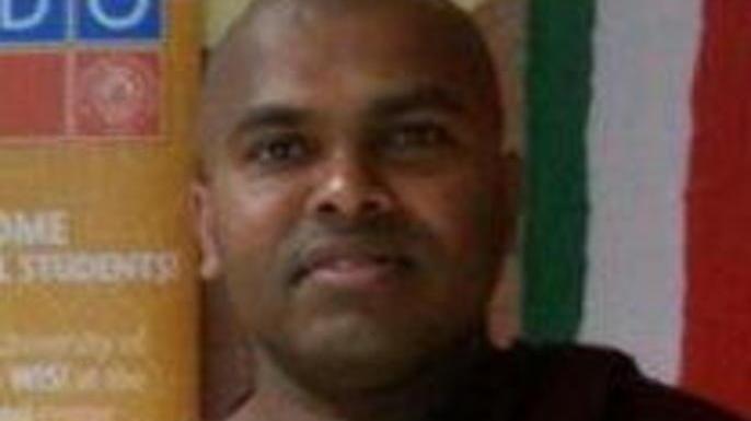 Monaco buddista dello Sri Lanka si iscrive a Filosofia