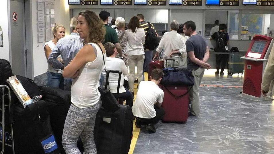 Voli, passeggeri sballottati da Firenze a Pisa