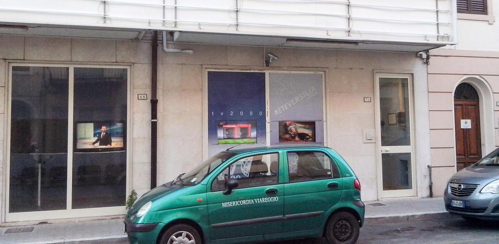 I lucchesi si comprano la tv dei viareggini 