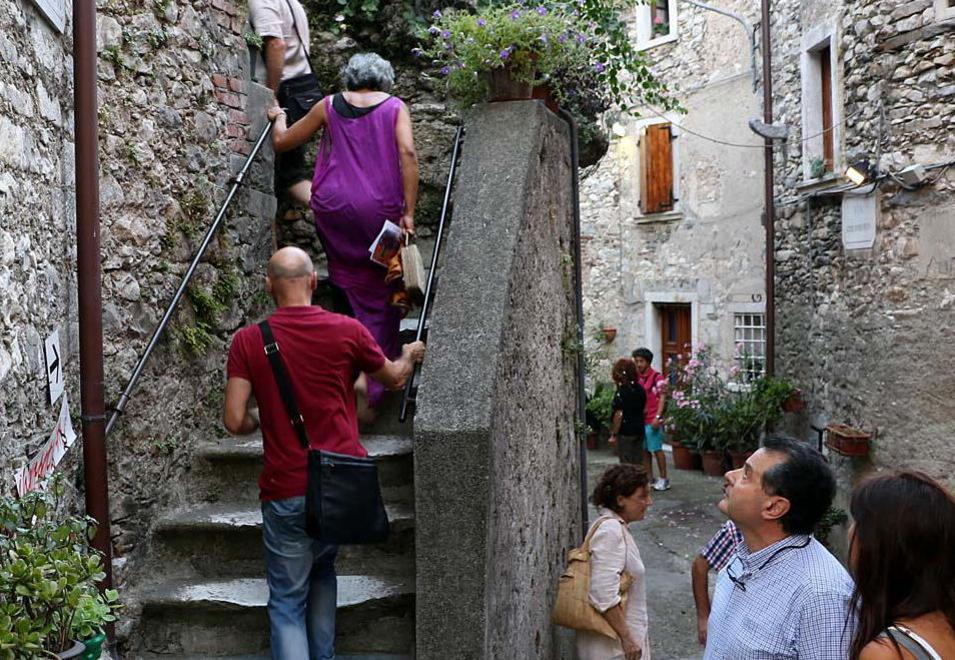 Torano si fa bello con 140 opere prodotte da 35 artisti 