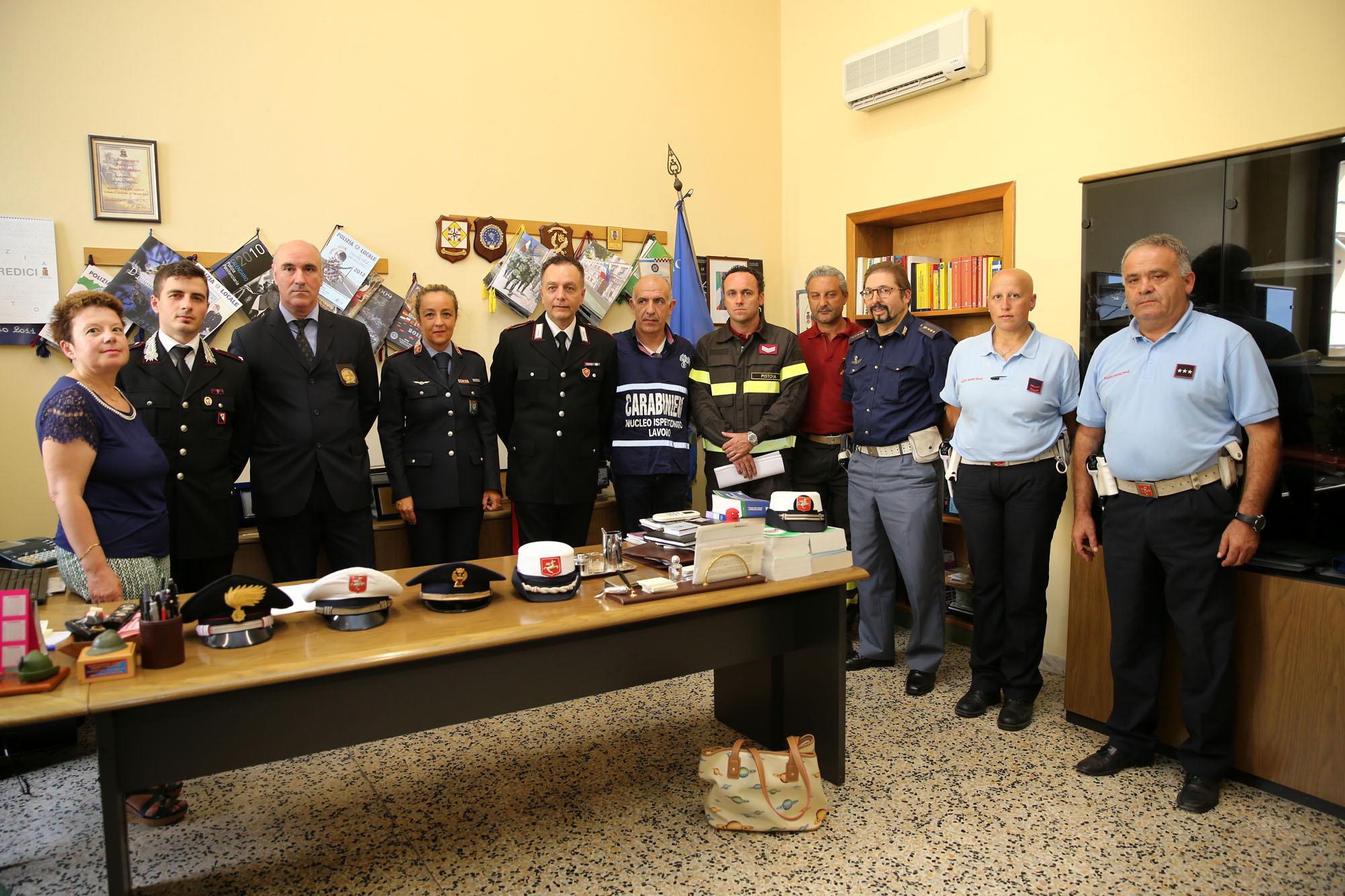 La conferenza stampa al comando della polizia municipale per illustrare l'operazione (foto Nucci)