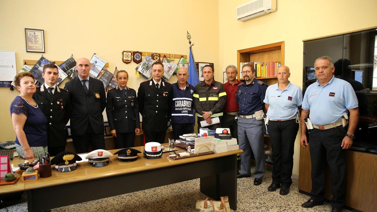La conferenza stampa al comando della polizia municipale per illustrare l'operazione (foto Nucci)