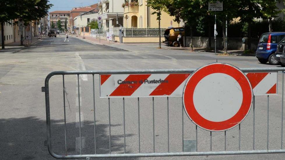 In via Dante c’è la firma di Ugo Nespolo