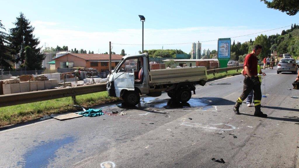 Il furgoncino coinvolto nell'incidente stradale