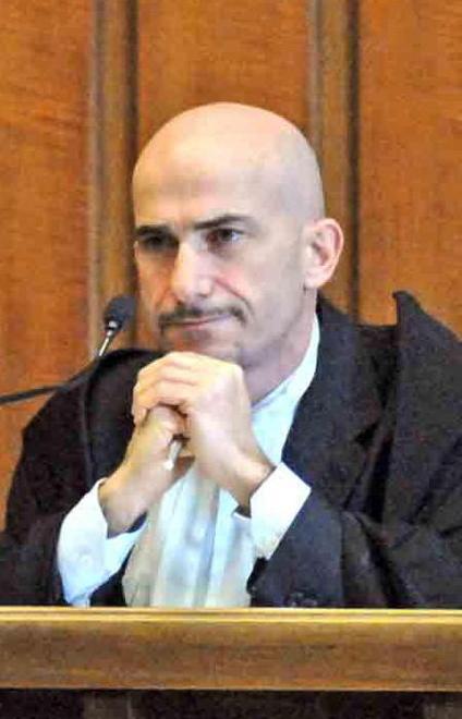 Dieci anni fa sparò alla moglie per gelosia 