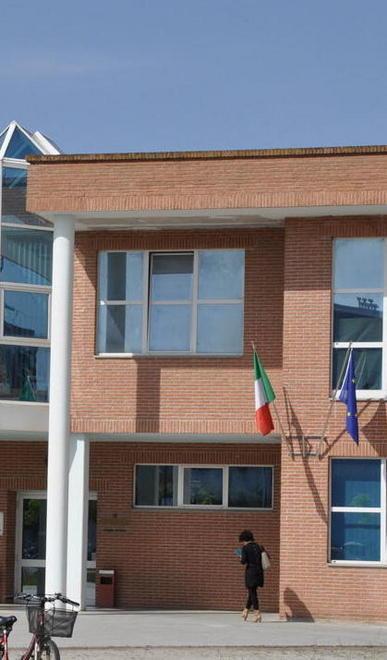 Giudice di pace, via le sedie avvocato lancia una colletta