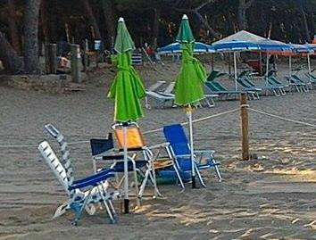 Spiagge apparecchiate, è polemica 