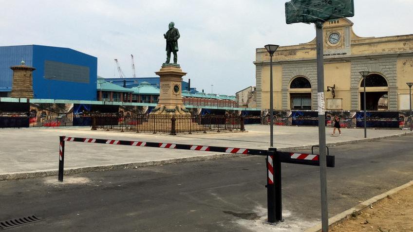 In piazza Luigi Orlando spunta la sbarra