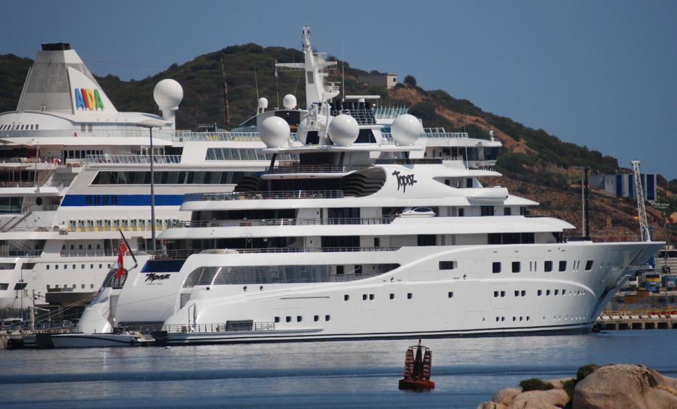 Una flotta di maxi yacht si dirige verso la Gallura 