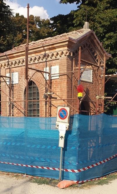 Lavori per ristrutturare l’antico capitello mariano