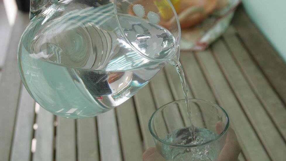 Acqua, stop alle caraffe in comune