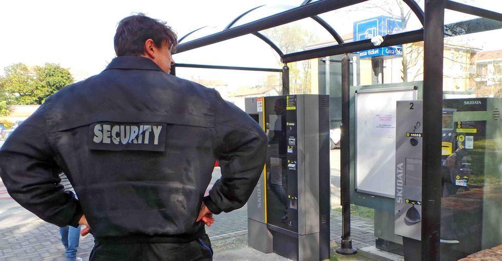 Ferrara, la vigilanza nei parcheggi continuerà per tutto il 2015 