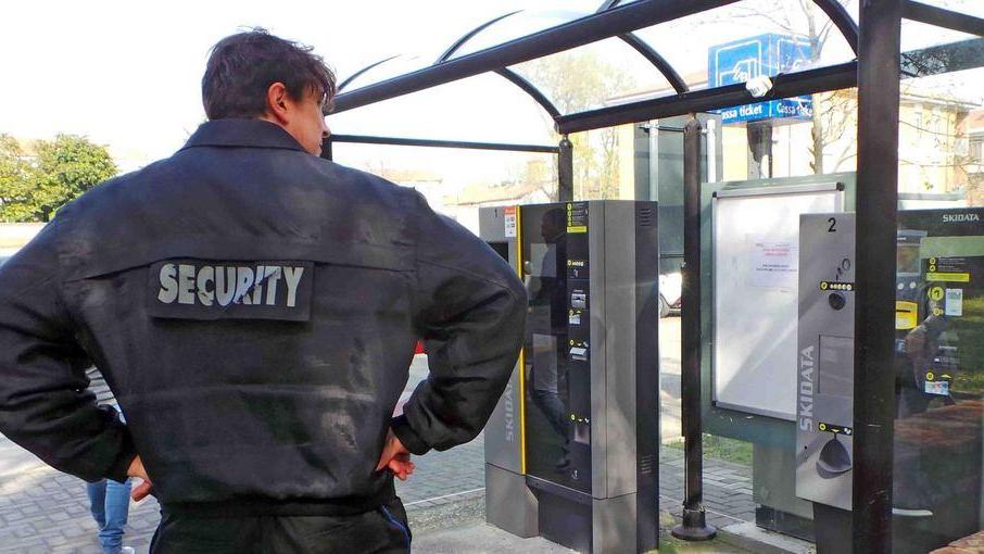 Ferrara, la vigilanza nei parcheggi continuerà per tutto il 2015