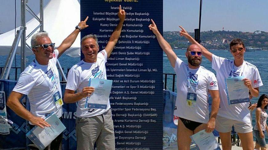 Quattro modenesi attraversano lo Stretto del Bosforo