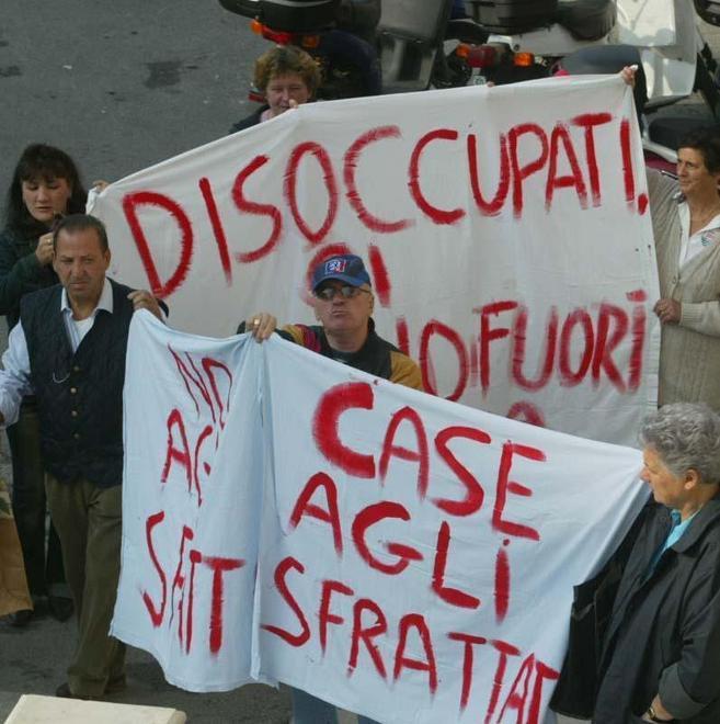 Chiedono il contributo per l’affitto anche se hanno la casa di proprietà 