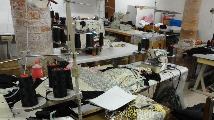 San Felice, scoperto laboratorio cinese con operai abusivi