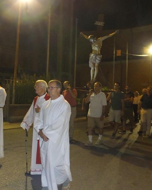 Tutti in processione per la pioggia 