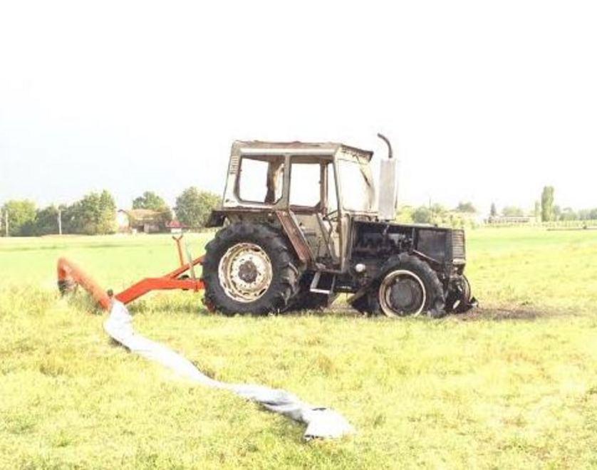 Brucia il trattore che pompa l’acqua