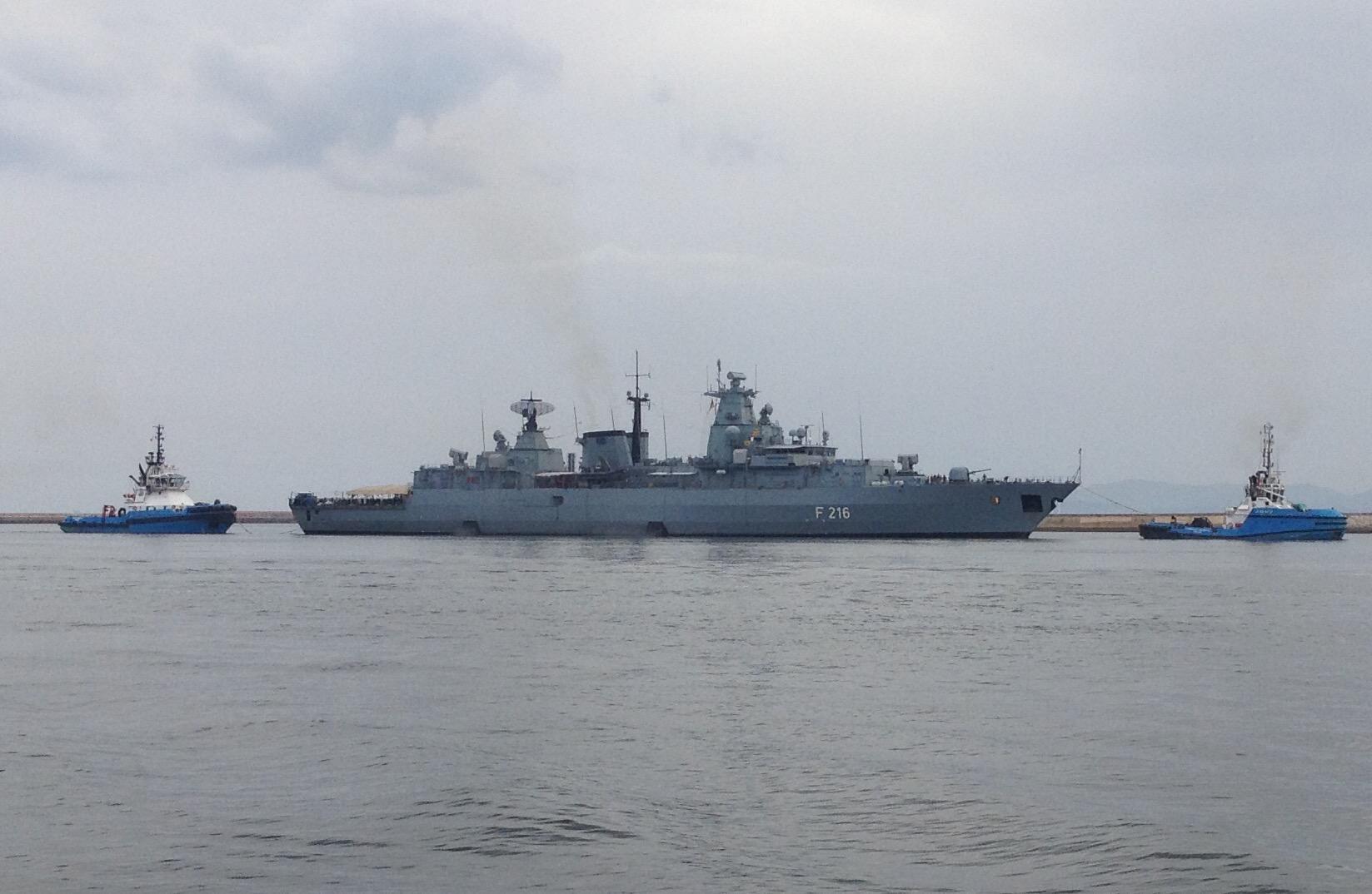 Cagliari, arriva una nave con 435 migranti soccorsi in mare 