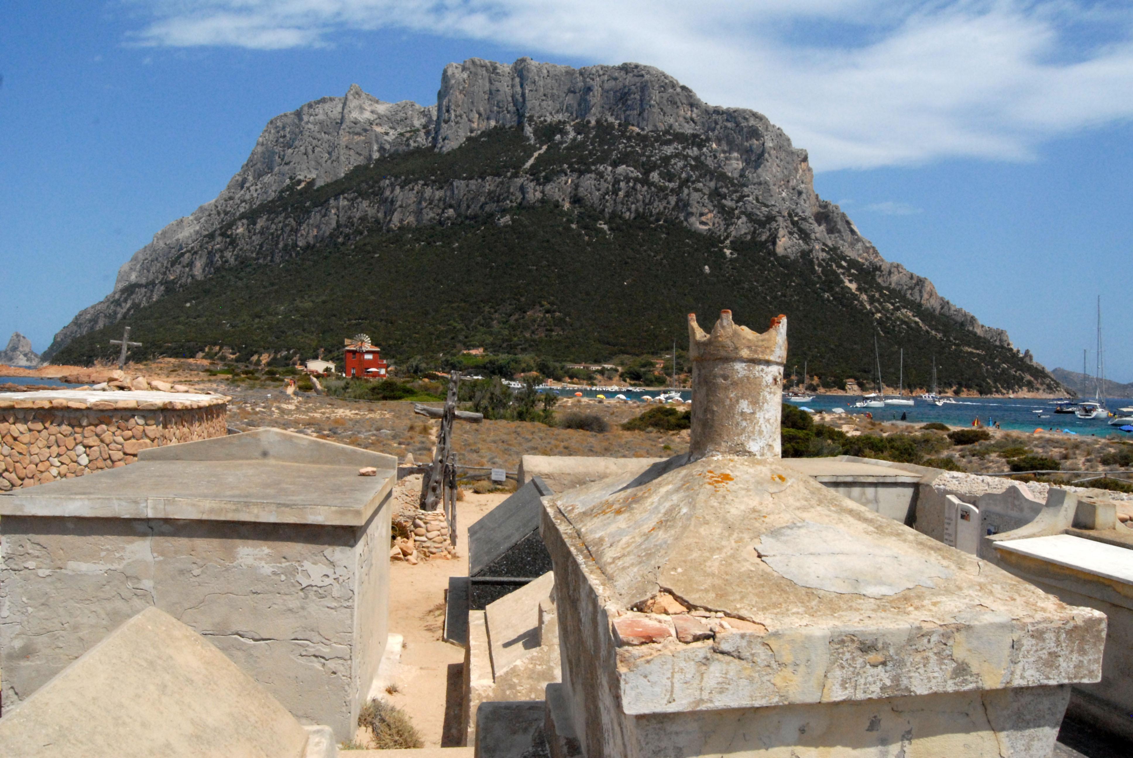Tavolara vista dal cimitero