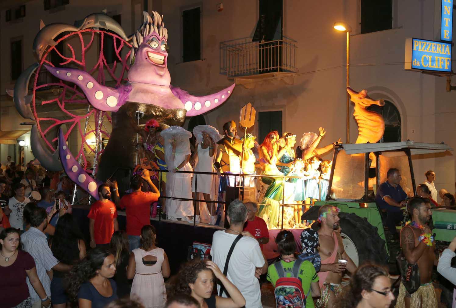 Un momento del primo corso del carnevale estivo