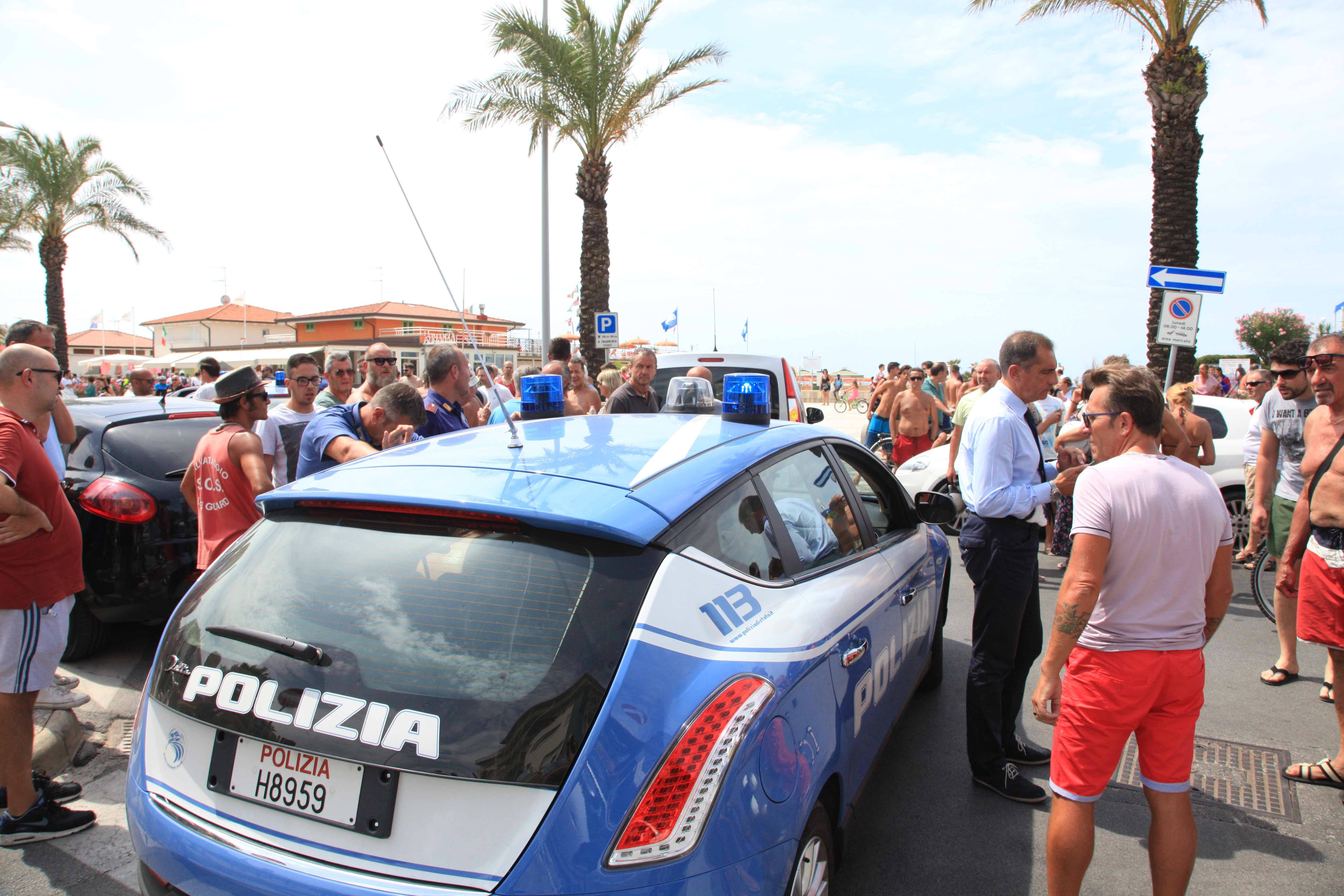 La polizia sul lungomare di Lido di Camaiore