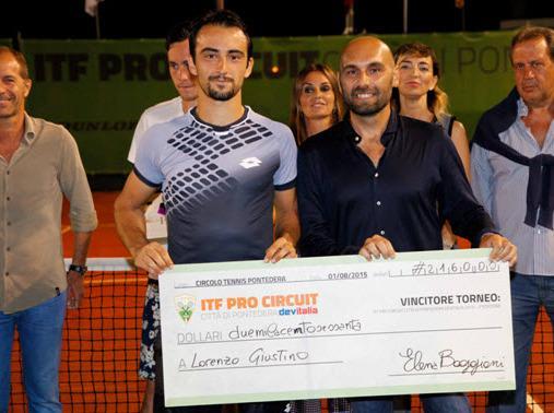La cerimonia di premiazione del vincitore, Lorenzo Giustino