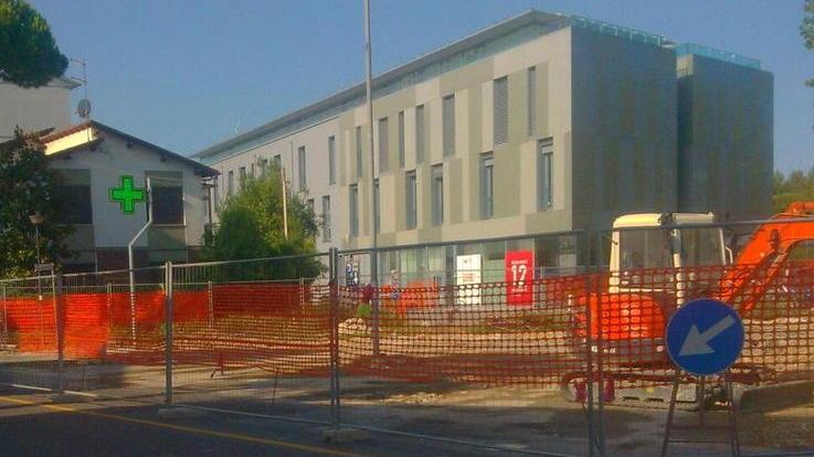 A San Giusto lavori fermi i commercianti protestano