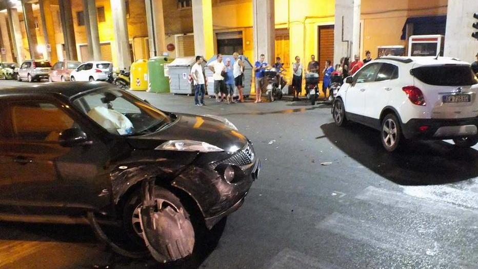 Scontro fra due auto nella notte