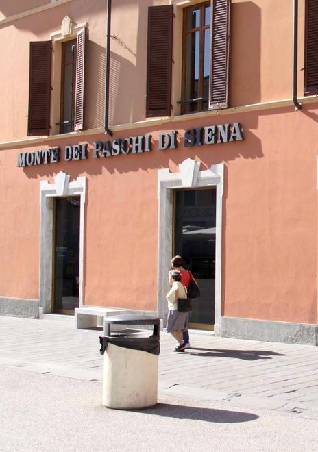 In piazza Duomo un pasticceria con bed & breakfast 