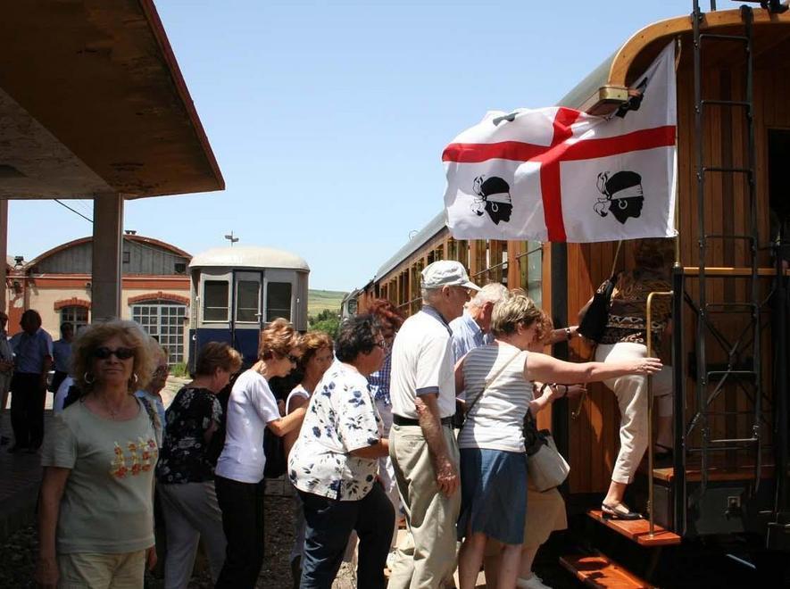 Gran pienone nel Trenino verde 