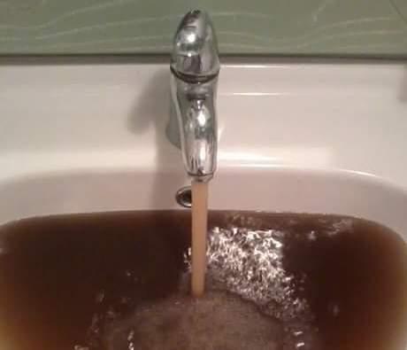 Acqua a Siniscola, è ancora emergenza: dai tubi esce fango 