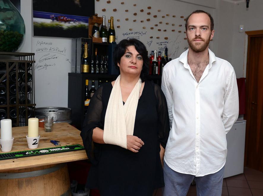 Una lunga scia di minacce ai baristi del nuovo locale