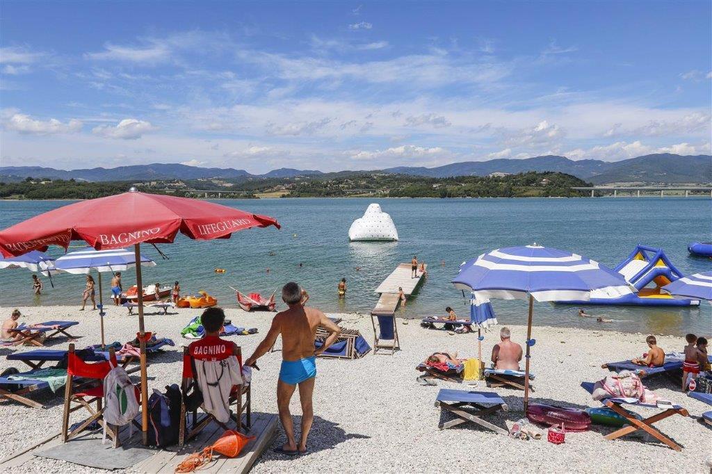 La spiaggia dello stabilimento balneare Bahia al Bilancino