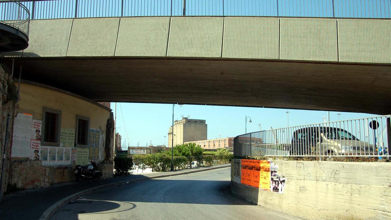 Il pestaggio è avvenuto sotto il ponte di Santa Trinita