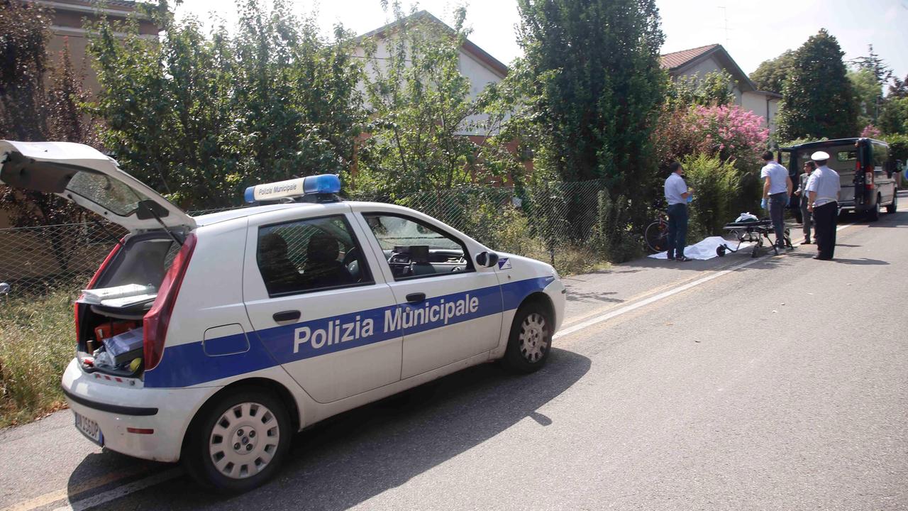 Esce di casa in bicicletta e muore per un malore