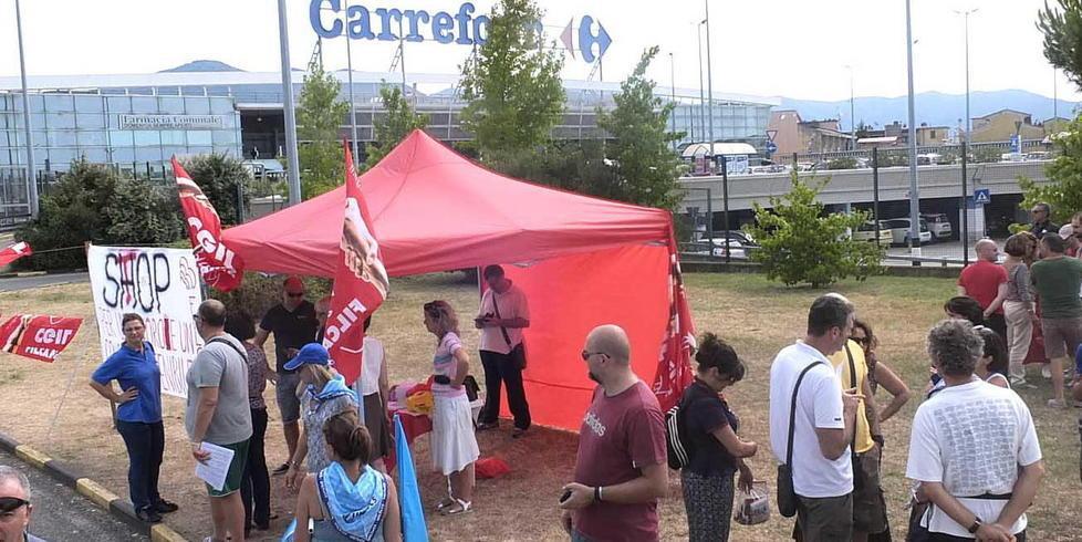 “Ma la notte no”, Arbore ispira il sit-in di protesta 