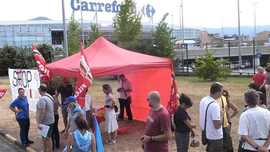 “Ma la notte no”, Arbore ispira il sit-in di protesta