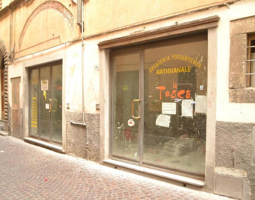 Senso unico in via Pisana Sant’Anna si spacca 