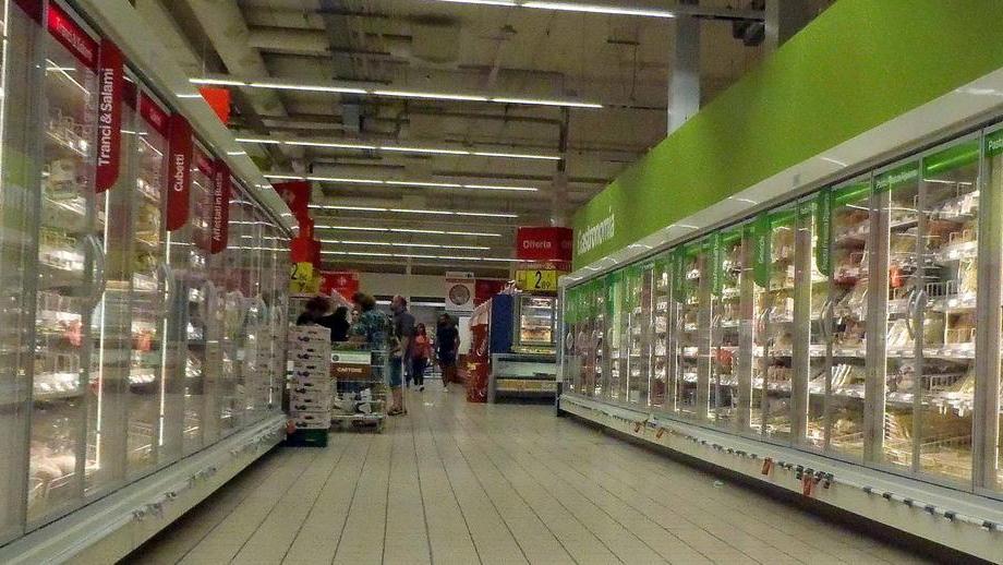 Carrefour, tanti acquisti ma fino all’una