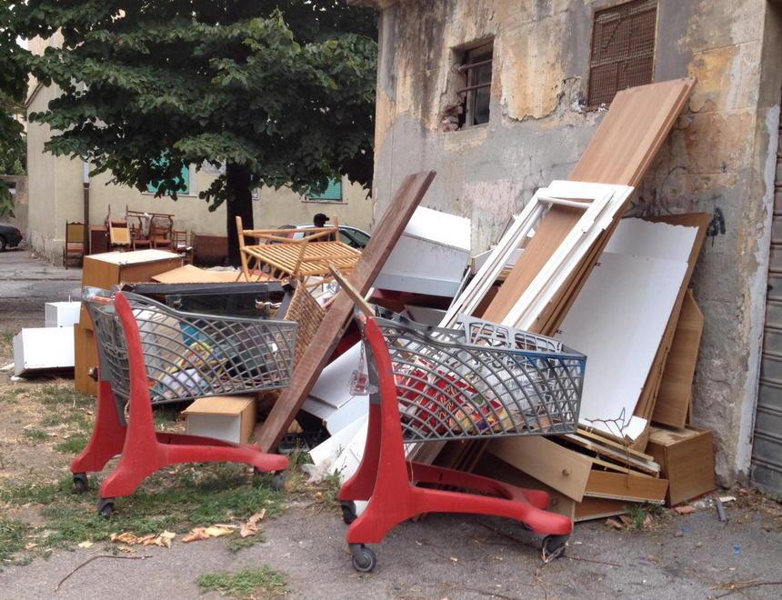 Gli sgomberi alla Chiccaia si trasformano in discariche 