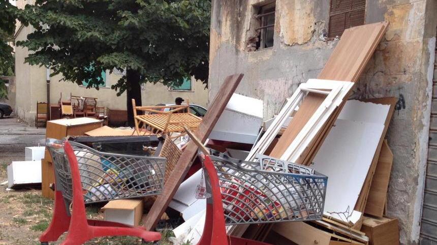 Gli sgomberi alla Chiccaia si trasformano in discariche