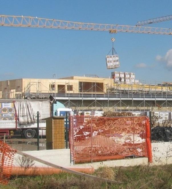 Nuova scuola Il cantiere contro i licenziamenti