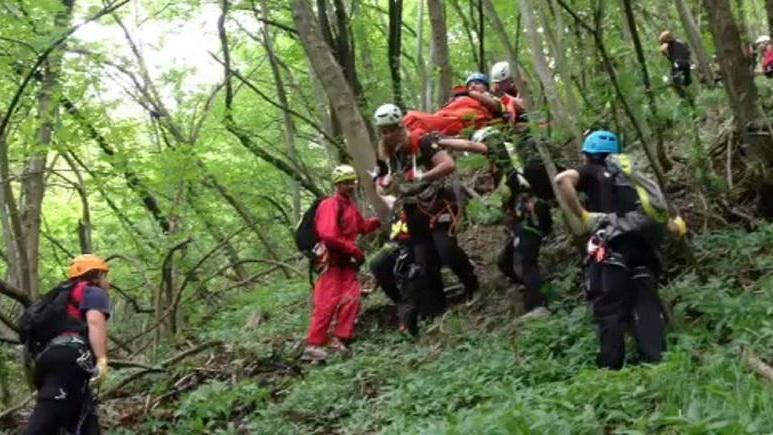 Giovane precipita nel bosco con la mountain bike Salvato dal soccorso alpino