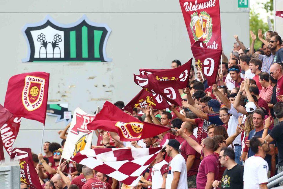 Strappato lo stemma del Sassuolo al Mapei 