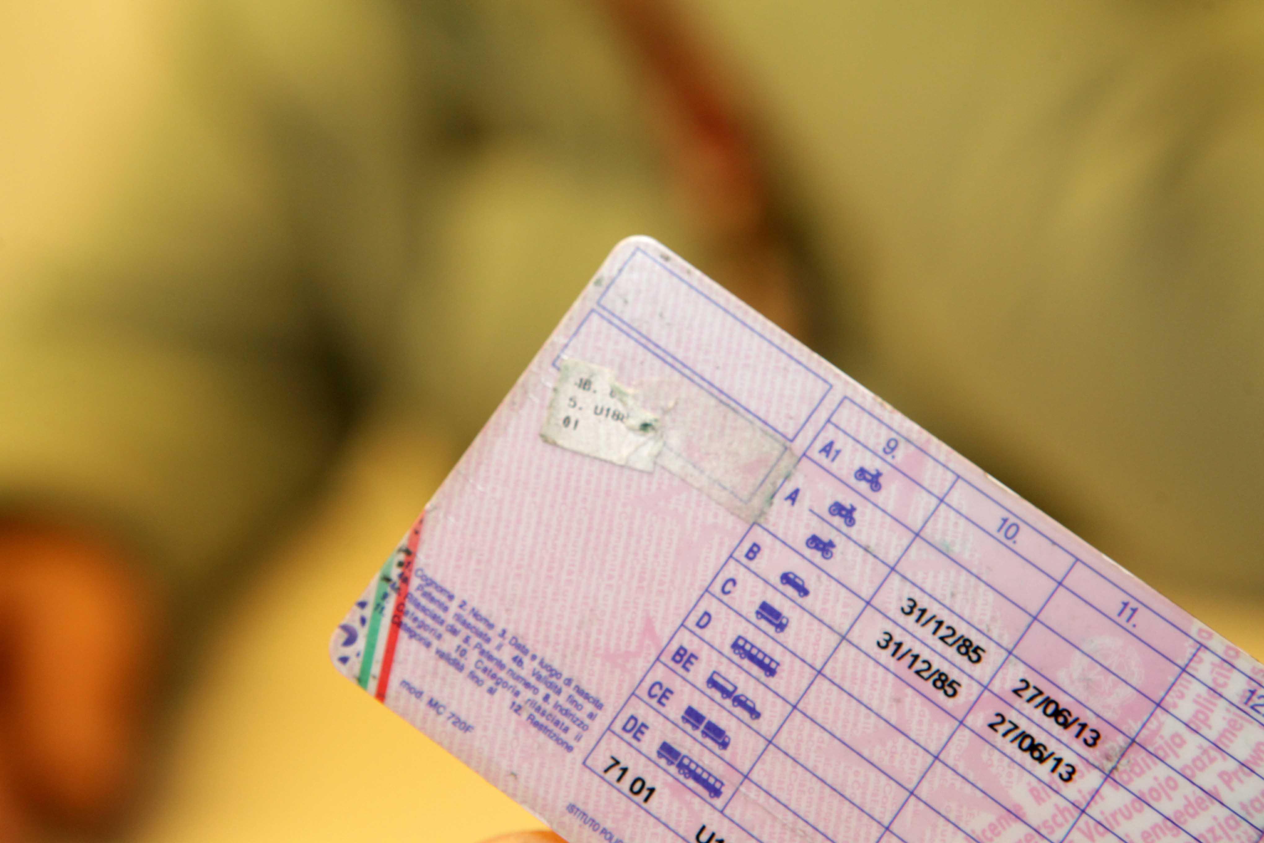 Ha la patente falsa e non rinnovata da ben diciotto anni
