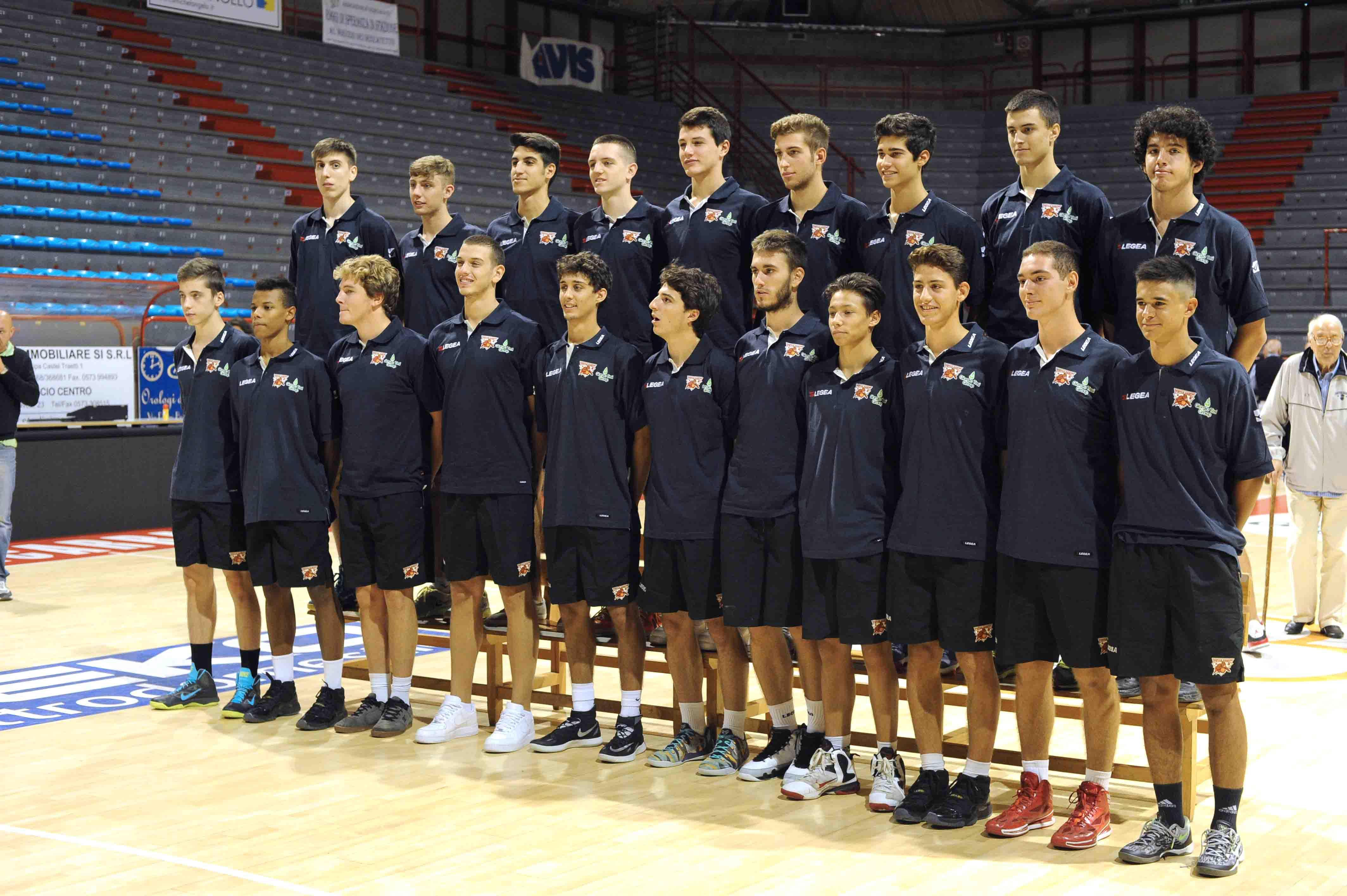 Il gruppo dell'Academy Pistoia Basket che ha partecipato alla stagione 2014/15