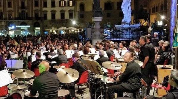 Peccioli, la filarmonica incanta Firenze In 7000 al concerto
