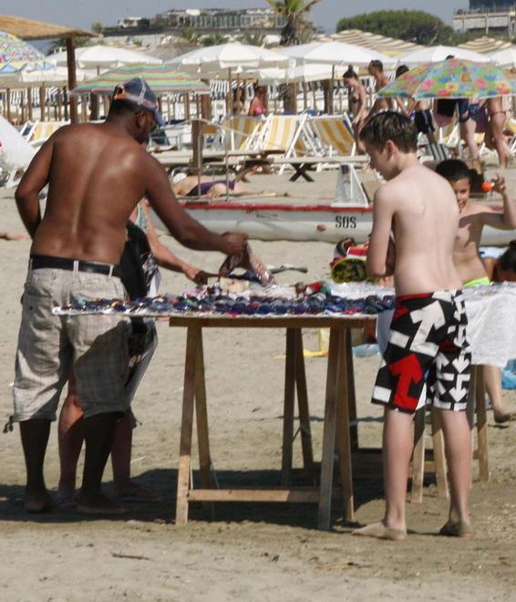 Mallegni sceriffo guida i vigili contro gli abusivi 